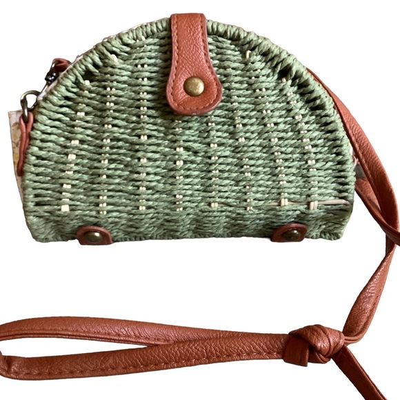 unbranded Handbags - Vintage Style Small Green Wicker Bag Taco Crescent Shaped Boho